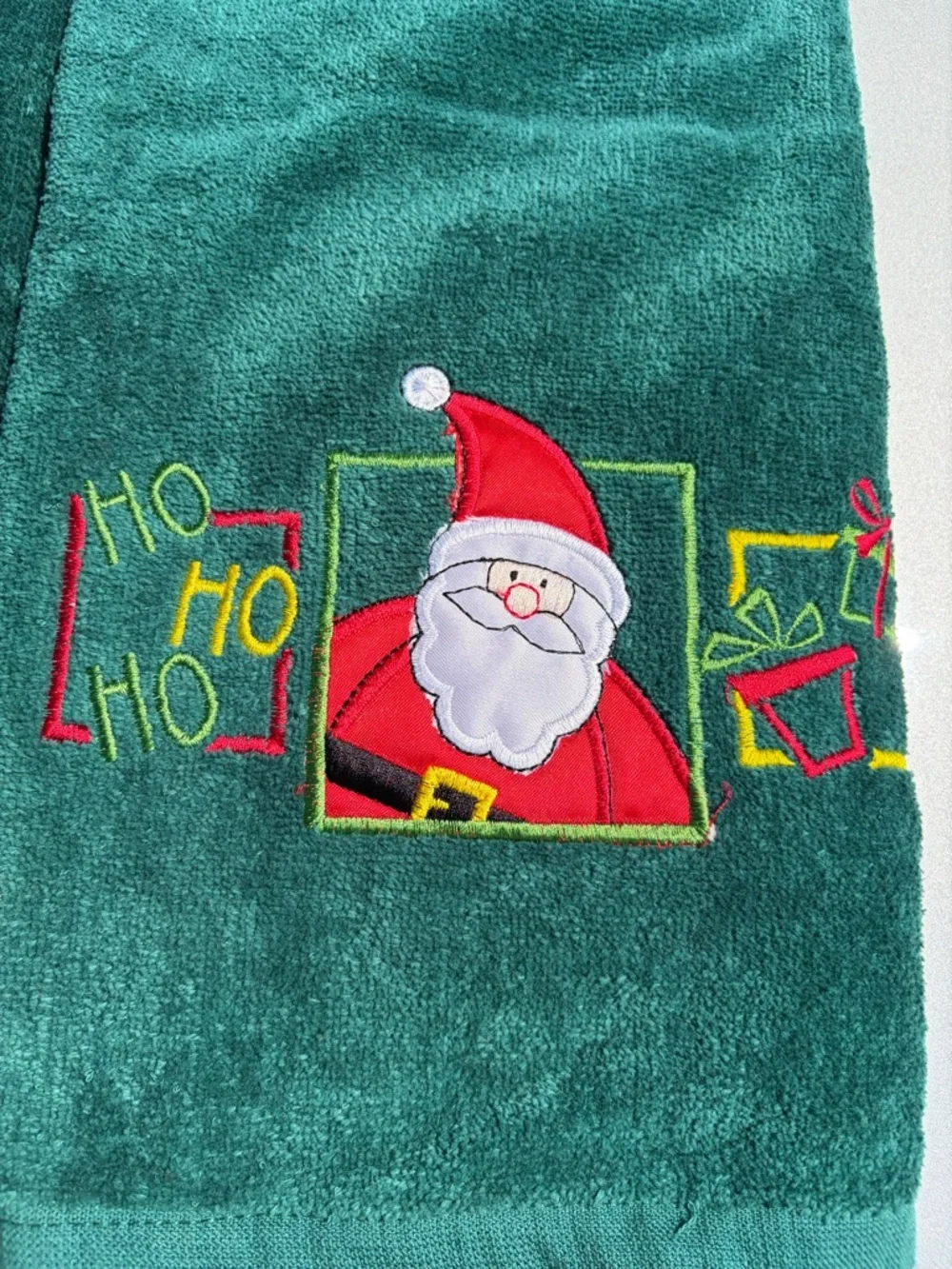 Vintage Christmas Embroidered Santa Towel Set Green Kitchen & Bath Towels